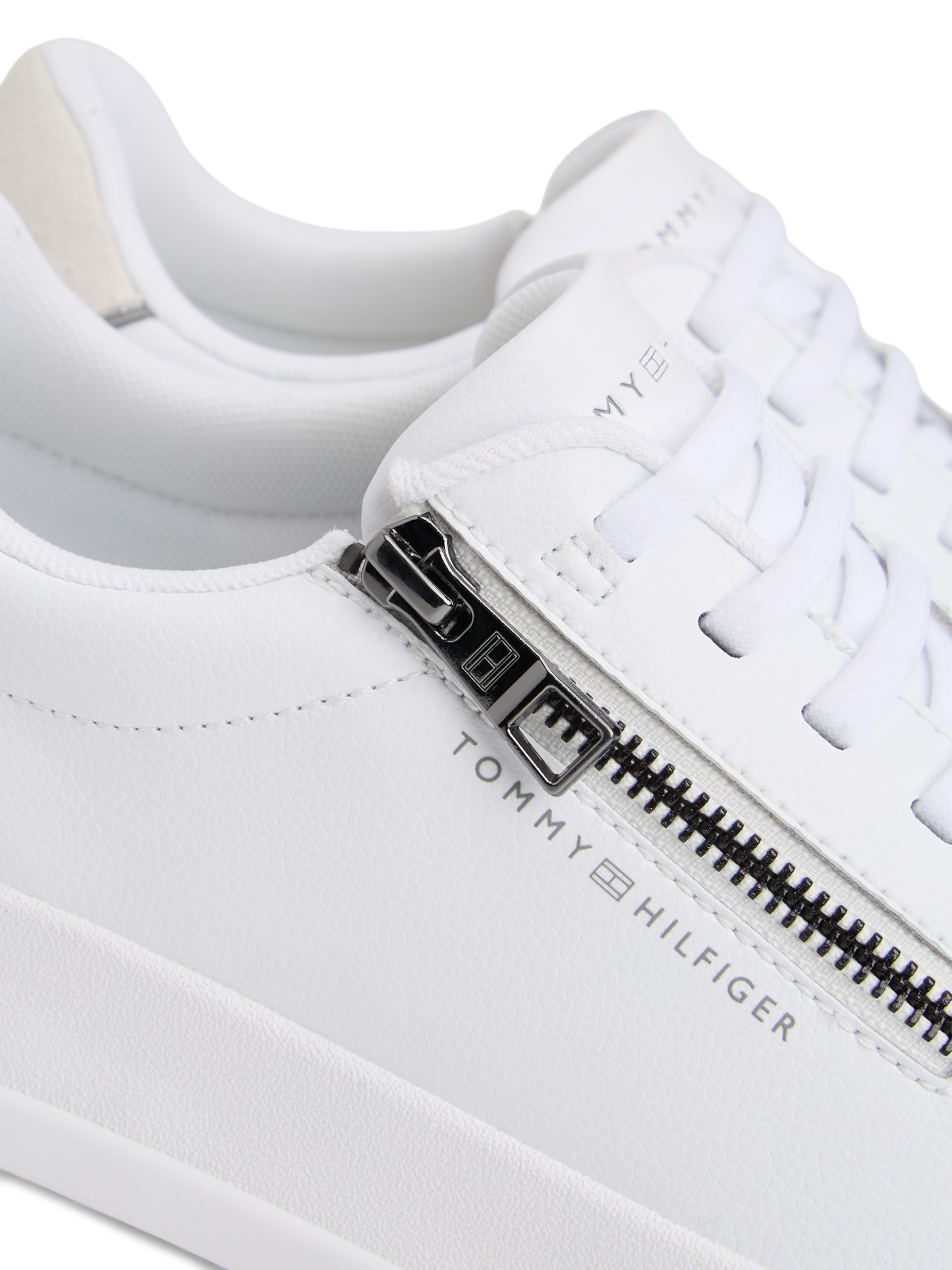 TOMMY HILFIGER Låg sneaker 'COURT' i vit