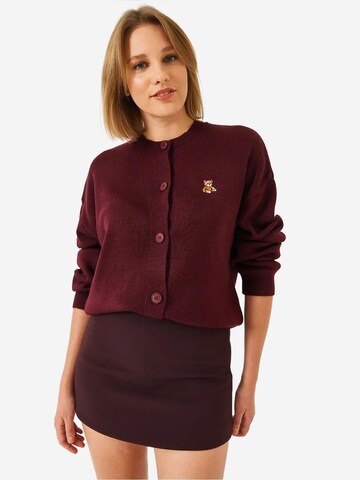 Cardigan Bianco Lucci en rouge