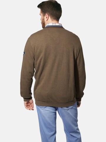 Charles Colby Gebreid vest ' Duke Rupold ' in Bruin