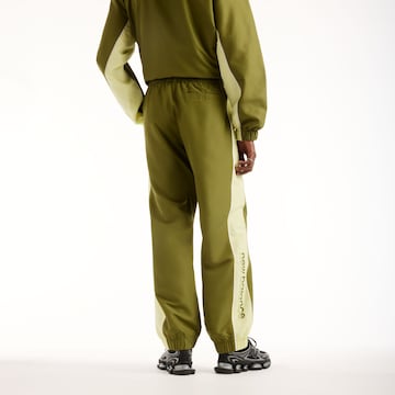 new balance - Tapered Pantalón 'Trackside' en verde