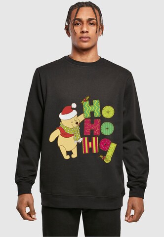 ABSOLUTE CULT Sweatshirt 'Winnie The Pooh - Ho Ho Ho Scarf' in Zwart: voorkant