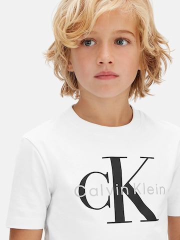 Calvin Klein Kids - Camiseta 'CK MONO LOGO SS T-SHIRT' en blanco