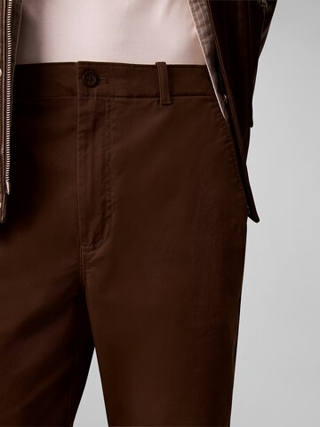 Regular Pantalon chino '90s' Calvin Klein Jeans en marron