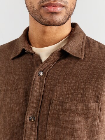 Abercrombie & Fitch Tavaline suurus Triiksärk, värv pruun