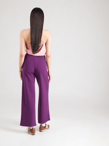 Wide leg Pantaloni 'GLUT' di SISTERS POINT in lilla