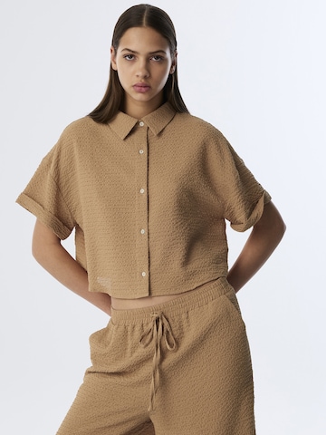 Twist Blouse in Bruin: voorkant