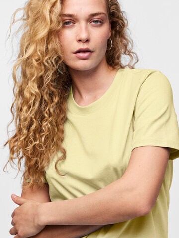 PIECES - Camisa 'RIA' em amarelo