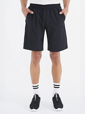 Pantalon Tommy Life en noir : devant