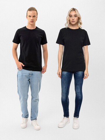 By Diess Collection - Camiseta en negro