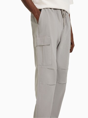 Loosefit Pantalon cargo Bershka en gris