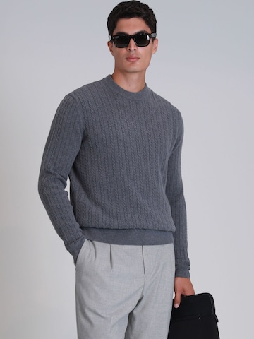 Lufian Pullover RIGHT in Grau: Vorderseite