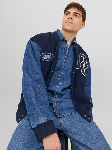 JACK & JONES Φθινοπωρινό και ανοιξιάτικο μπουφάν 'VARSITY' σε μπλε