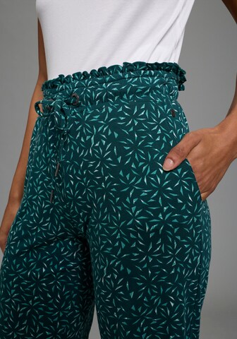 KangaROOS Regular Pants in Green