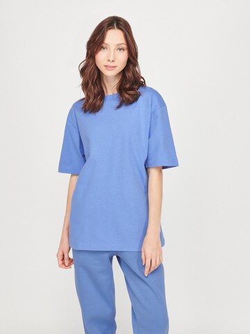 ABOUT YOU x VIAM Studio Shirt 'Goal' in Blue: front
