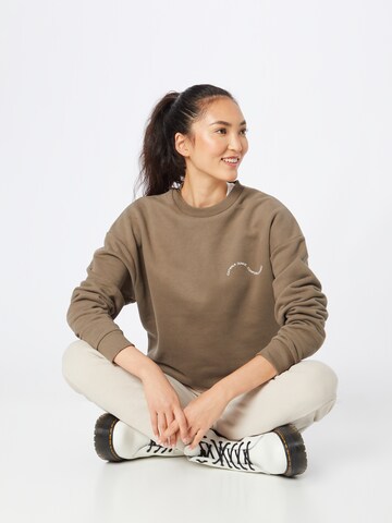 Comfort Studio by Catwalk Junkie - Sweatshirt 'BE GOOD DO GOOD' em verde