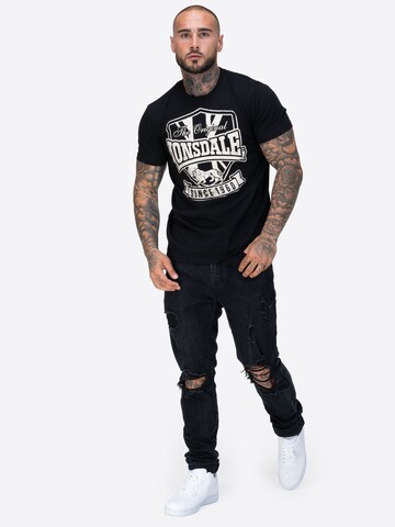 LONSDALE Тениска 'Stalybridge' в черно