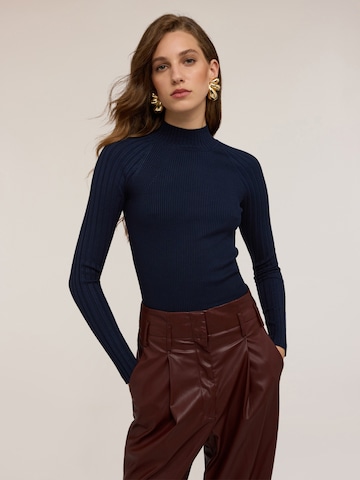 MOTIVI Sweater in Blue: front