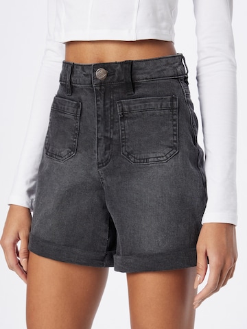 Urban Classics Regular Shorts in Schwarz