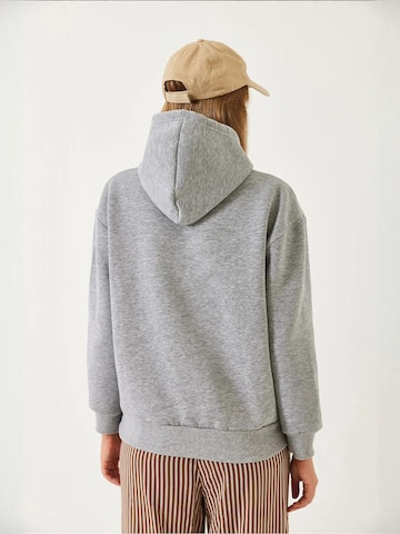 Felpa di Bianco Lucci in grigio