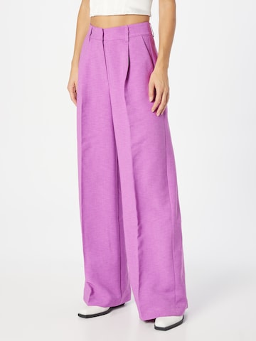 Nasty Gal Szeroka nogawka Spodnie w kant 'Tracy' w kolorze fioletowy: przód