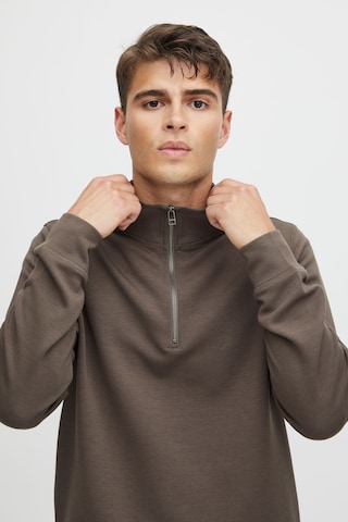 Casual Friday Sweatshirt 'Sebastian' in Brown