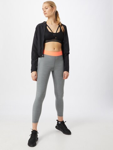 NIKE Skinny Sporthose in Grau