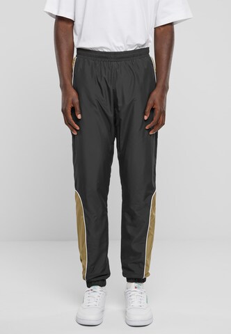 Tapered Pantaloni sportivi di Urban Classics in nero: frontale