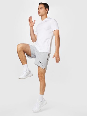 regular Pantaloni sportivi di Reebok in grigio