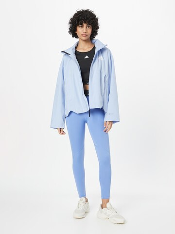 ADIDAS SPORTSWEAR Куртка в спортивном стиле 'Traveer' в Синий