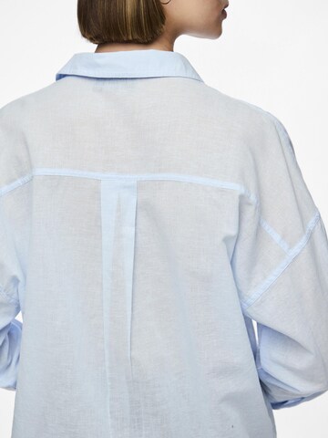 Chemisier 'PCMatinka' PIECES en bleu