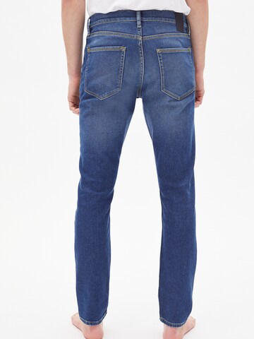 Coupe slim Jean 'Jaari' ARMEDANGELS en bleu