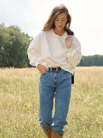 RÆRE by Lorena Rae Tapered Jeans in Blue