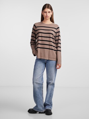 Pullover di PIECES in marrone