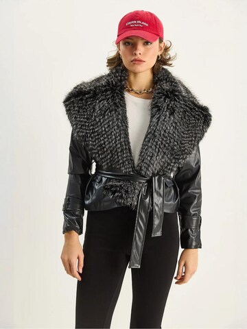 Bianco Lucci Tussenjas in Zwart: voorkant