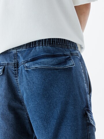 Pull&Bear Tapered Cargojeans i blå