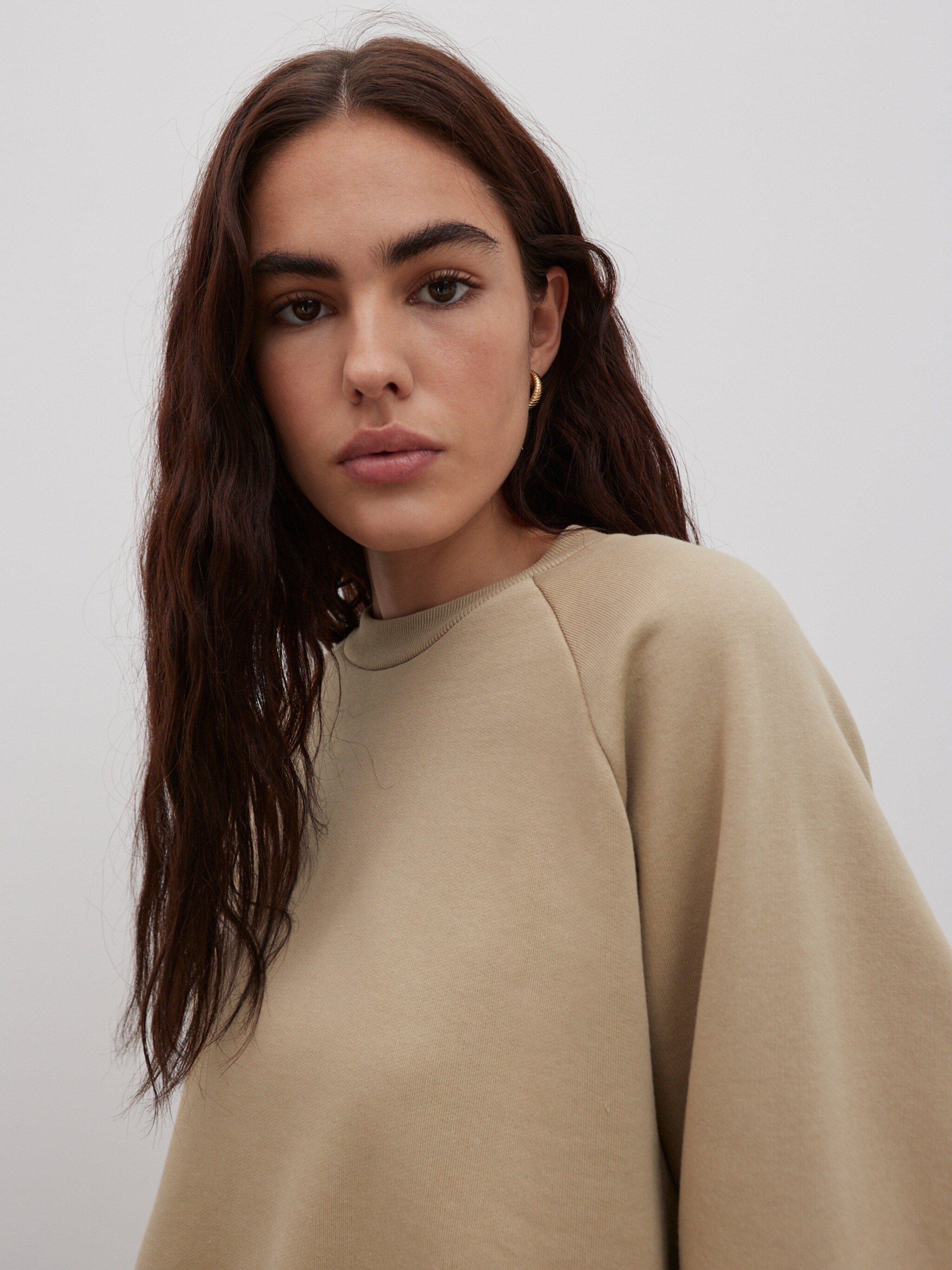 EDITED Producten Sweatshirt 'Aura' Beige