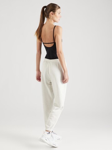 Effilé Pantalon Reebok en blanc