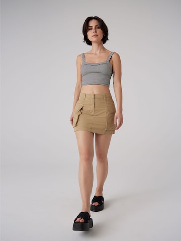 A LOT LESS - Falda 'Sila' en beige: frente