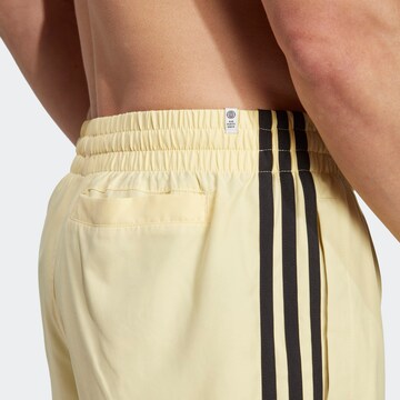 ADIDAS ORIGINALS - Calções de banho 'Adicolor 3-Stripes' em amarelo