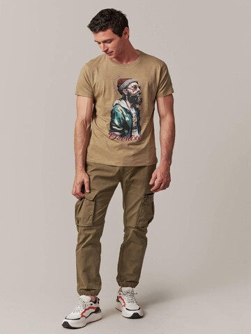 T-Shirt 'Hipster' Deeluxe en marron : devant