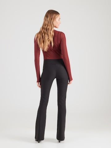 Tally WeijlFlared/zvonoliki kroj Hlače - crna boja