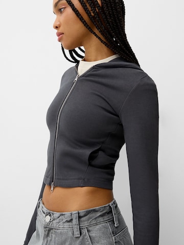 Bershka Sweatjacke in Grau