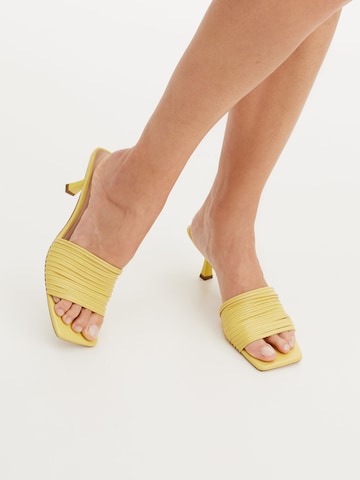 Karolina Kurkova Originals - Zapatos abiertos 'Giona' en amarillo