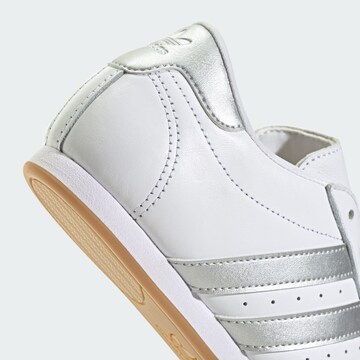 Baskets basses 'Taekwondo' ADIDAS ORIGINALS en blanc