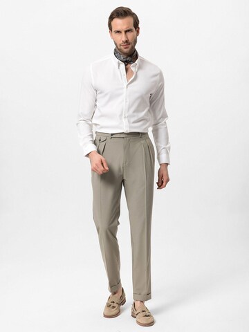 Antioch Regular Trousers with creases in Green