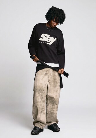 Pulover de la Bershka pe negru