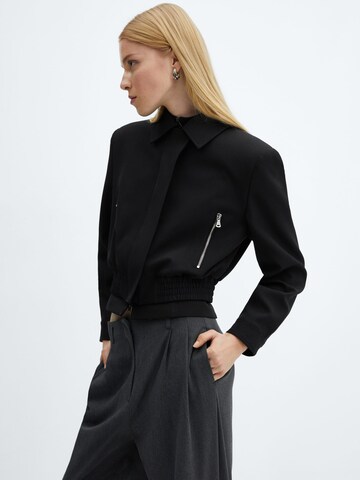 MANGO Prehodna jakna | črna barva