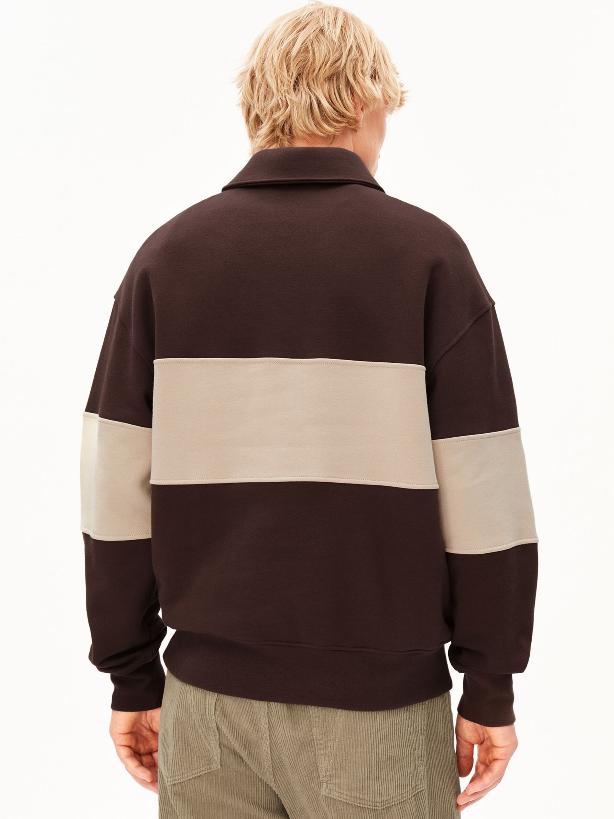 Sweat-shirt ARMEDANGELS en marron : devant