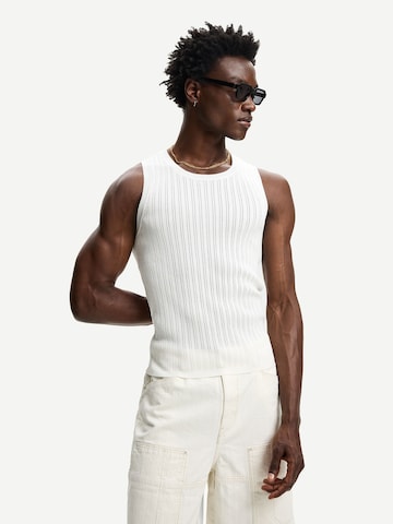 T-Shirt Bershka en blanc : devant
