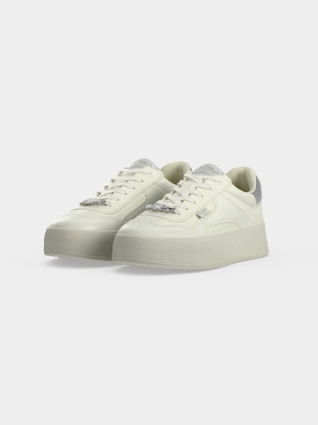 Baskets basses 'CAJO' BUFFALO en blanc